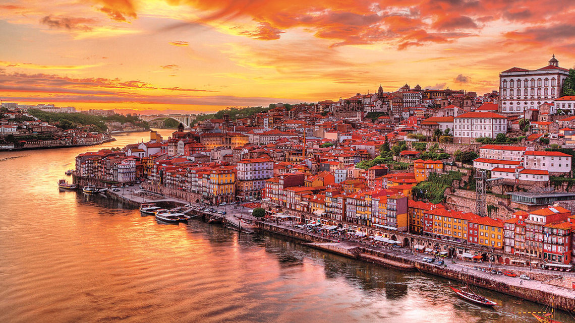 Razões pelas Quais Você deveria Fazer uma Viagem Internacional para Portugal